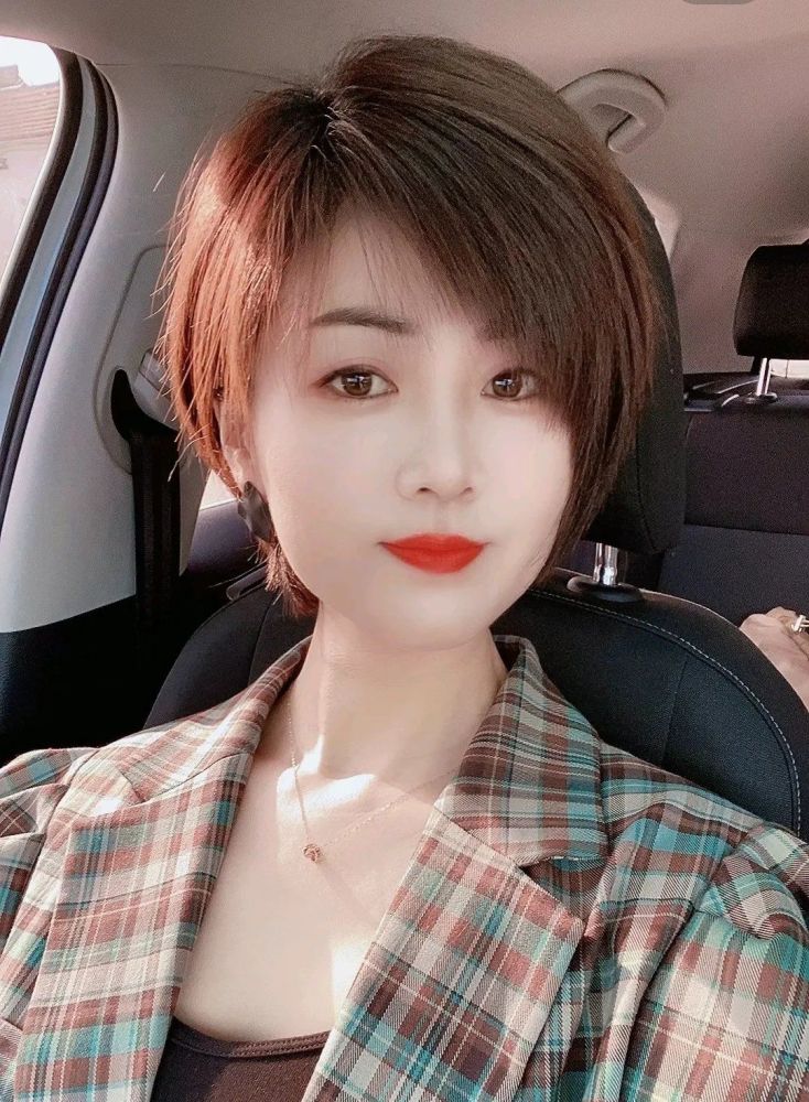 夏季最火女士短发有哪些?15款送给大家,越剪越时尚插图6