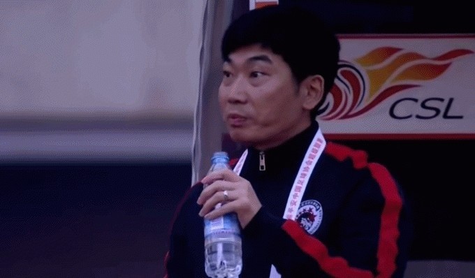 名场面见证者亚泰主帅陈洋见证15年喝水哥昨日停球哥