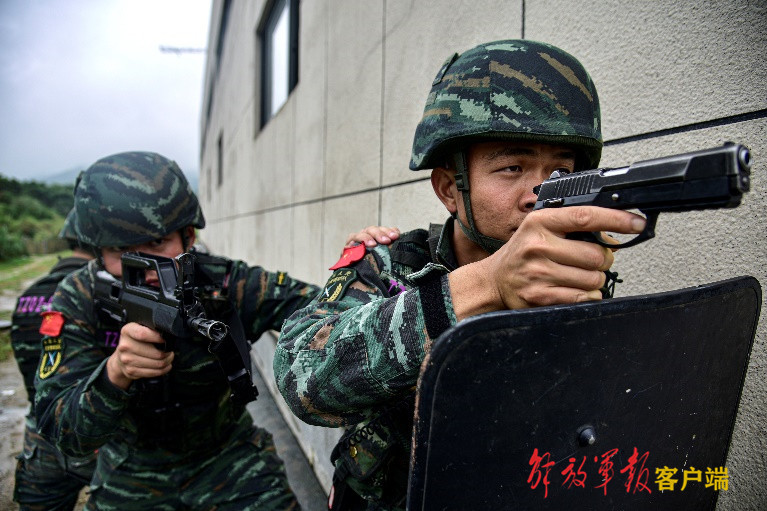 西北边疆，看特战队员不惧“烤”验决胜练兵场无锡市委常委