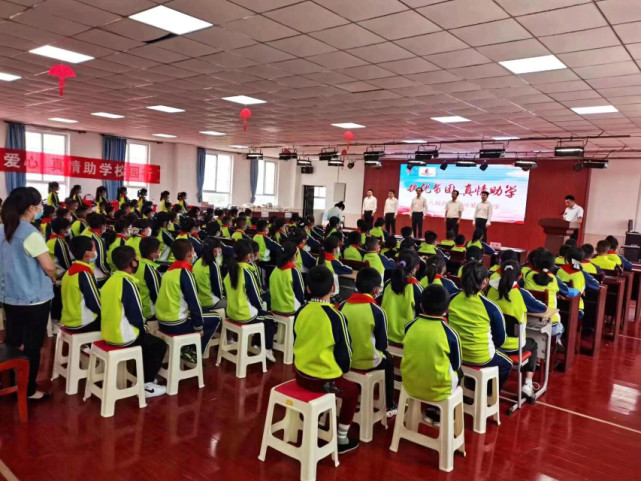 真情助学校园行——中建八局西北公司走进慰问淳化县胡家庙完全小学