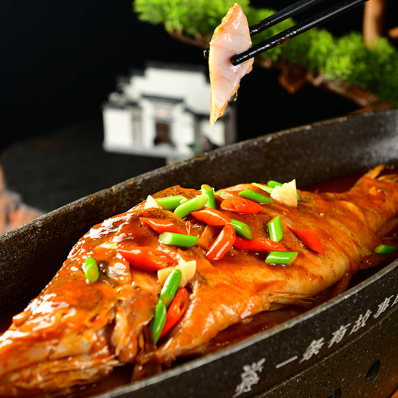 传统徽菜的困局徽菜,又称"徽帮菜",是以皖南菜为代表的皖南菜,皖江菜