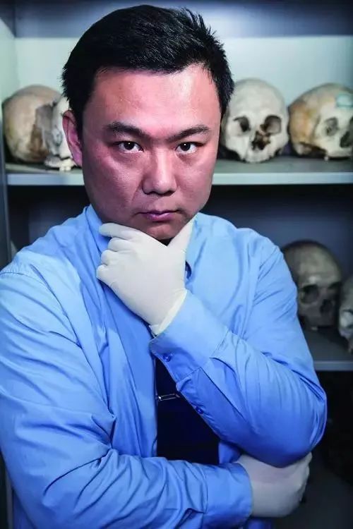 "法医秦明真来了……_腾讯新闻