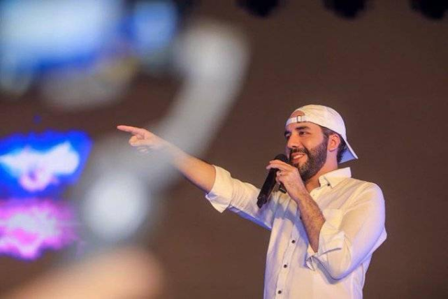 萨尔瓦多用比特币当法定货币拿国库豪赌炒币爆亏经济恐崩盘