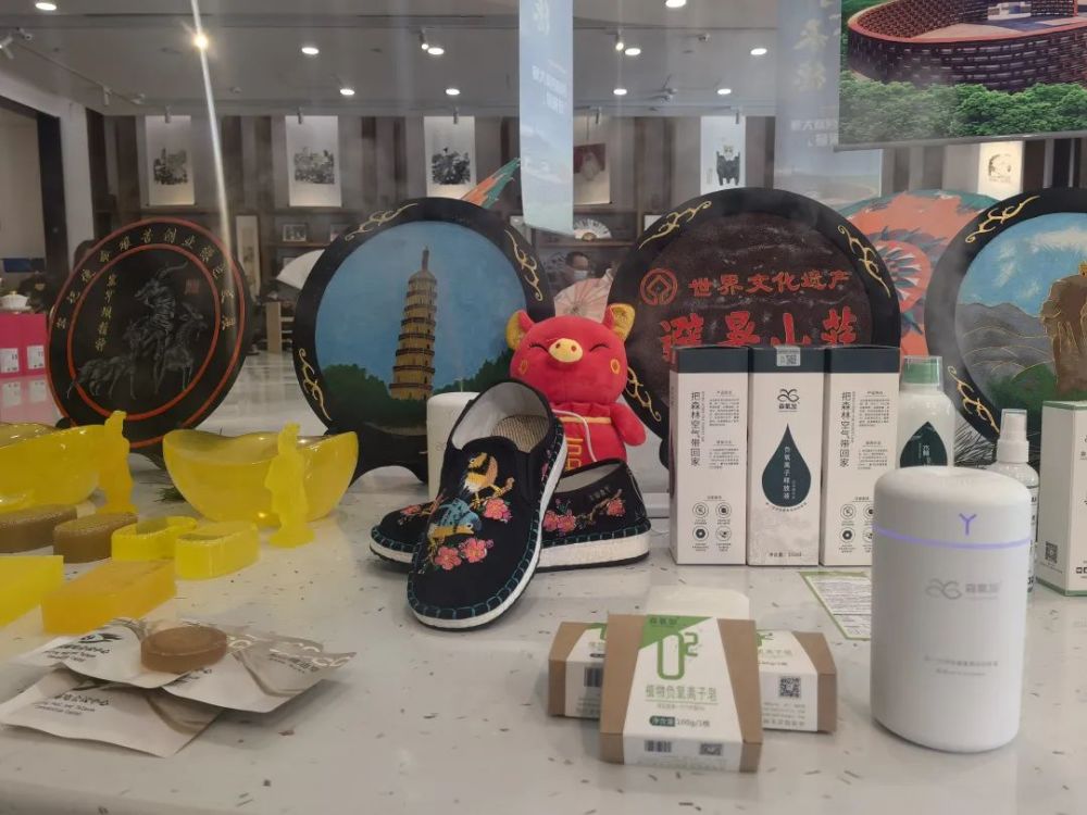 承德市首届文创大集等环节,重在推动文创设计师与文化企业之间的合作