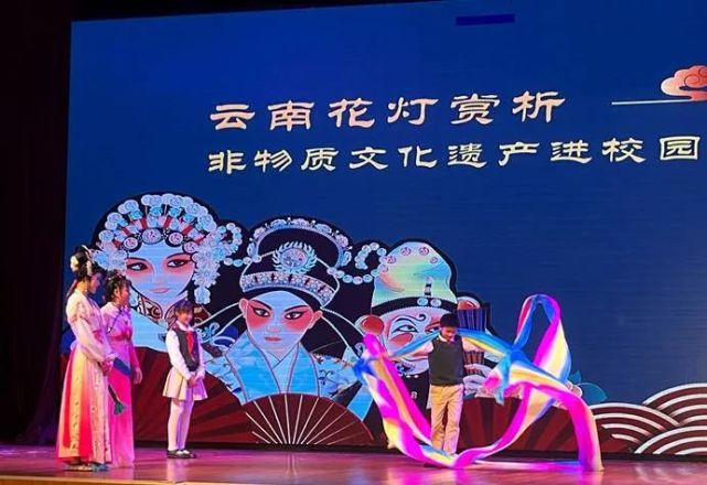 昆明城市ip推荐官赵文杰走进校园传承花灯