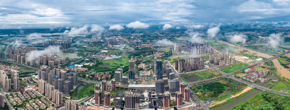 跟随航拍镜头万物显得更加无暇与纯净三水上空云雾缥缈