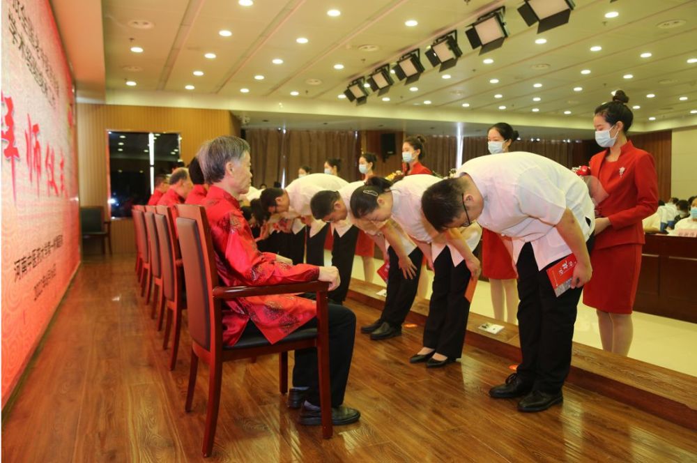 敬茶,行礼68来看有范儿的传统中医拜师礼_腾讯新闻