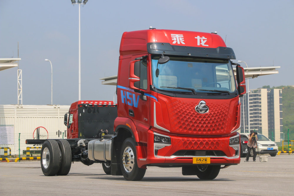 6米8高顶双卧新旗舰来了全新柳汽乘龙h5v加宽车身配1米1卧铺