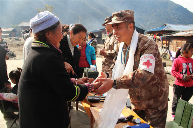 军爱民,民拥军,在共同的战斗生活中,部队官兵与墨脱人民结下了水乳