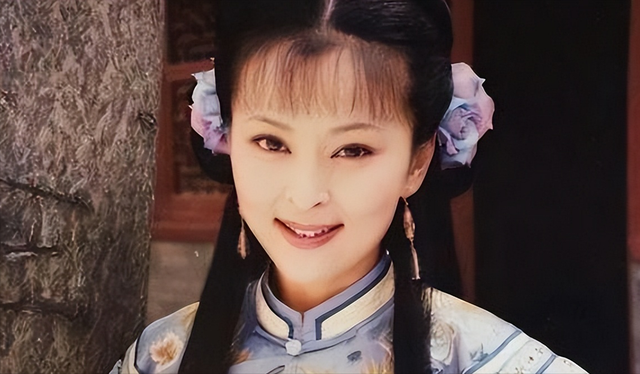 琼瑶女郎何音晒近况街边跳舞身材好与前夫离婚后生活幸福