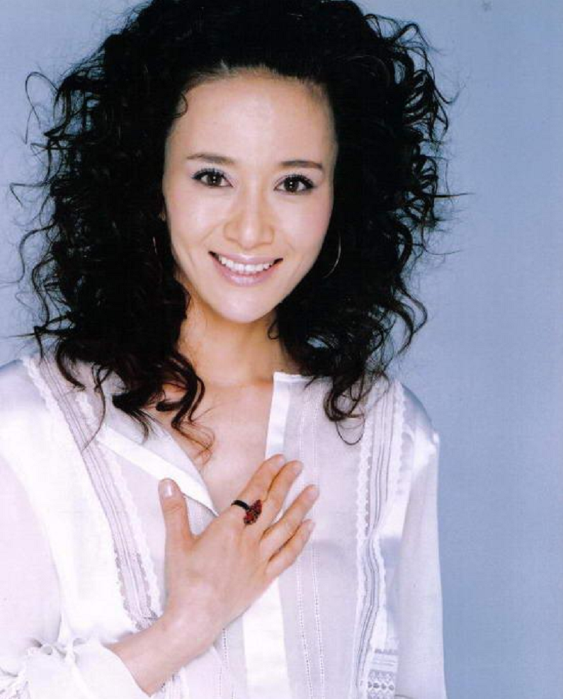 石爻:从主持人到知名演员,怀感恩之心,与圈外丈夫低调生双胞胎_腾讯