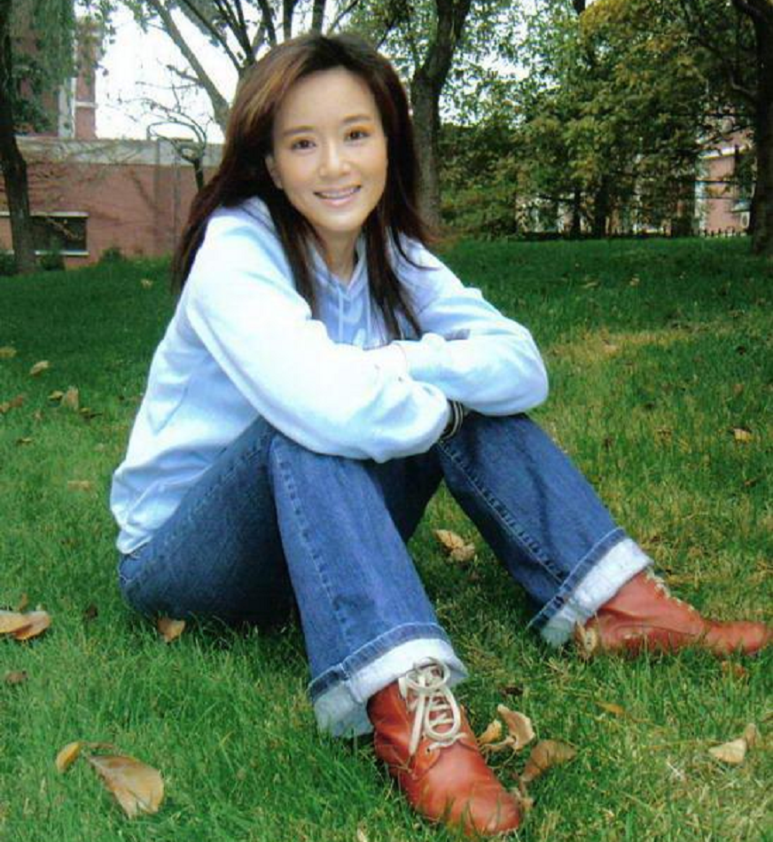 石爻:从主持人到知名演员,怀感恩之心,与圈外丈夫低调生双胞胎