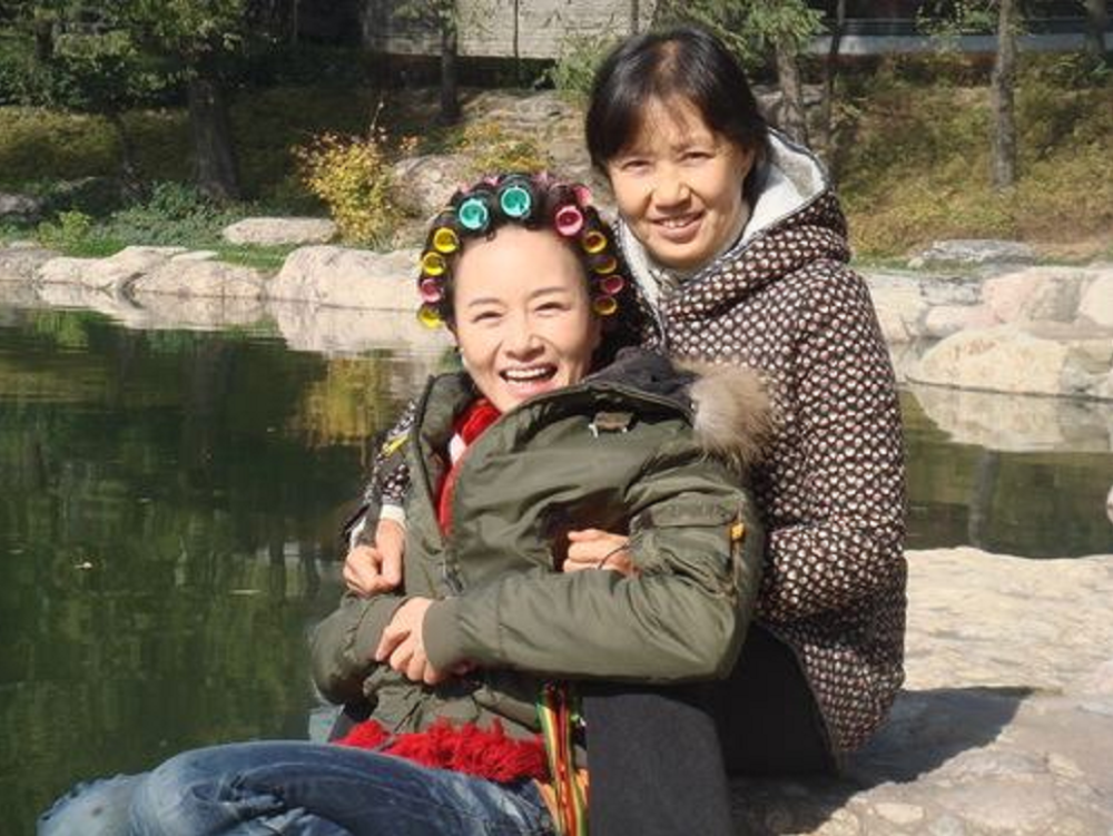 石爻:从主持人到知名演员,怀感恩之心,与圈外丈夫低调生双胞胎_腾讯