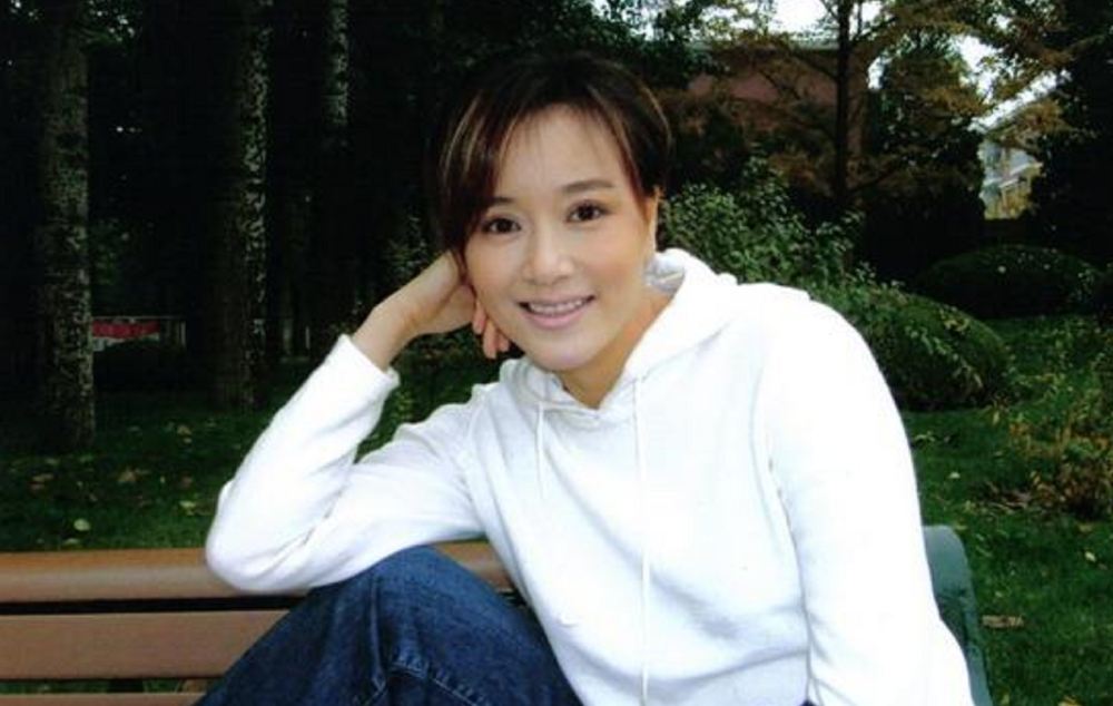 石爻:从主持人到知名演员,怀感恩之心,与圈外丈夫低调生双胞胎_腾讯