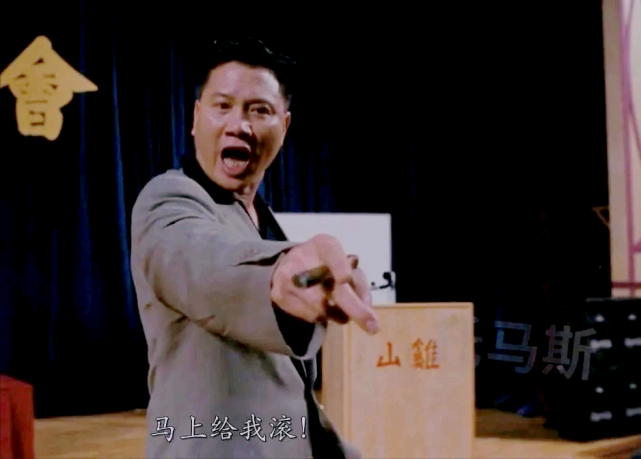 霸气与阴狠,邪魅和张扬,万梓良用角色的魅力弥补了外形的平庸,从而