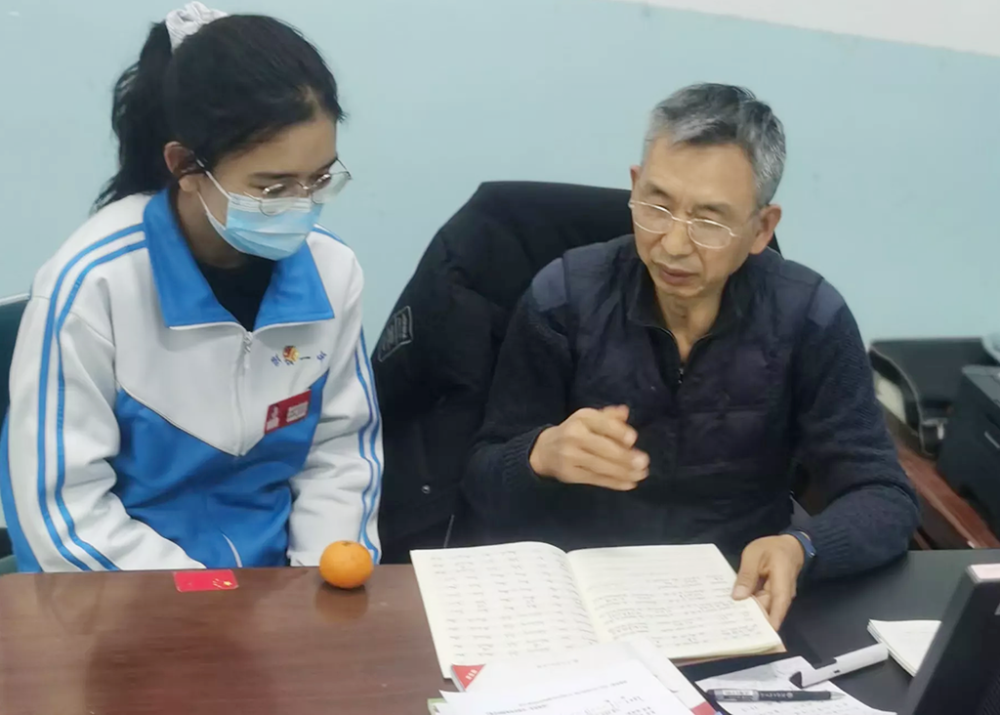 【援疆风采】王保民:两赴哈密执教 播撒援疆大爱_腾讯新闻