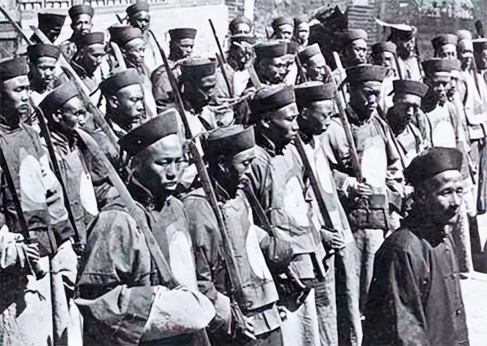 清朝士兵服装上的"兵"与"勇",仅一字之差,地位却是天壤之别_腾讯新闻