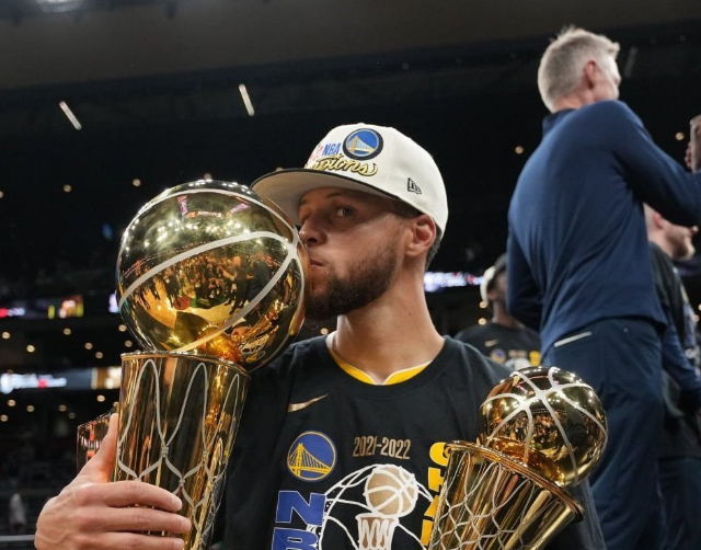 库里一年夺四个奖杯,科尔表态:还缺一个奥运奖牌