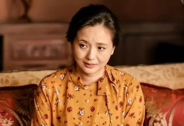 剧里土气十足的大妈,年轻时个个是风华绝代的大美人,差距太大了