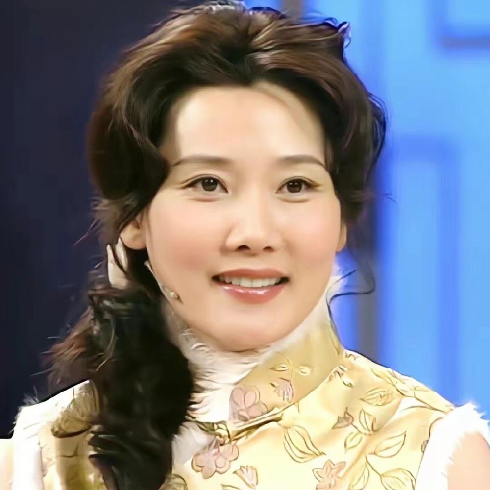 剧里土气十足的大妈年轻时个个是风华绝代的大美人差距太大了