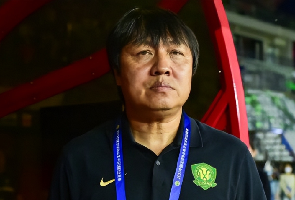 谢峰成功将国安改造成河北队临场呆若木鸡换人一团糟