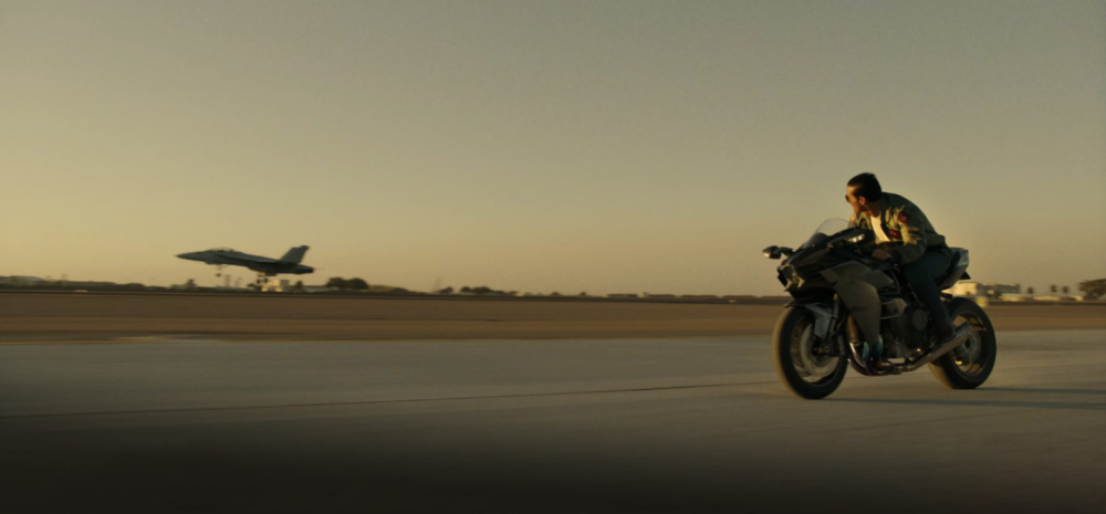 看看壮志凌云特立独行中的摩托车川崎gpz900r和ninjah2carbon