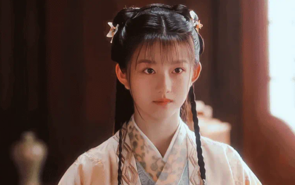 刘琪锜长相清甜,气质干净,表演也十分有灵气.