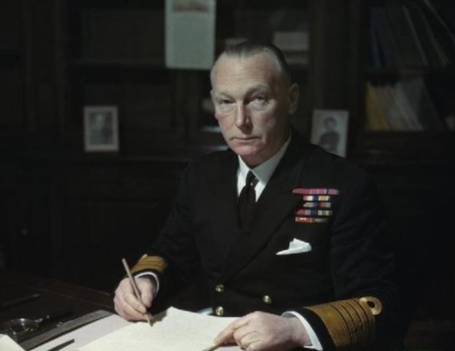 开舰载机空袭军港之先河的"abc将军",坎宁安与夜袭塔兰托港