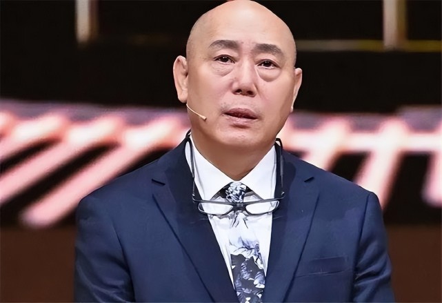 李成儒:经历两段婚姻,事业大起大落,幸运的是李大海对他的原谅!