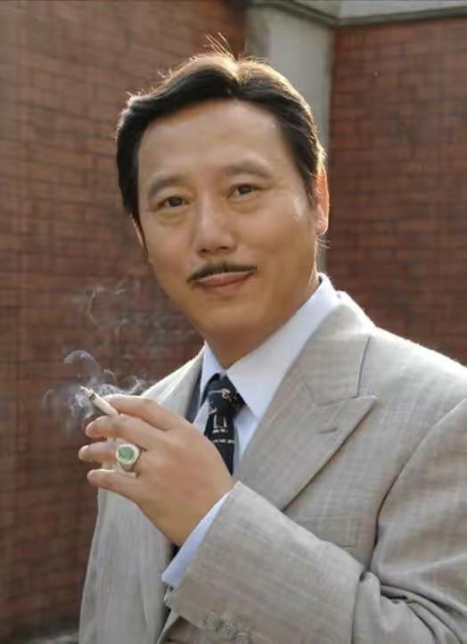 李成儒:经历两段婚姻,事业大起大落,幸运的是李大海对他的原谅!