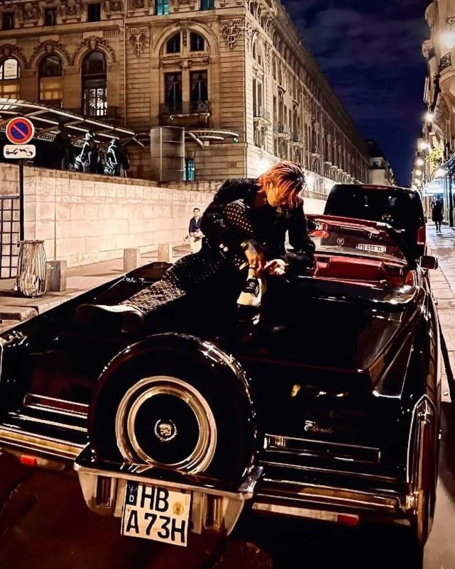 权志龙上脚"熊猫配色"nike 联名!