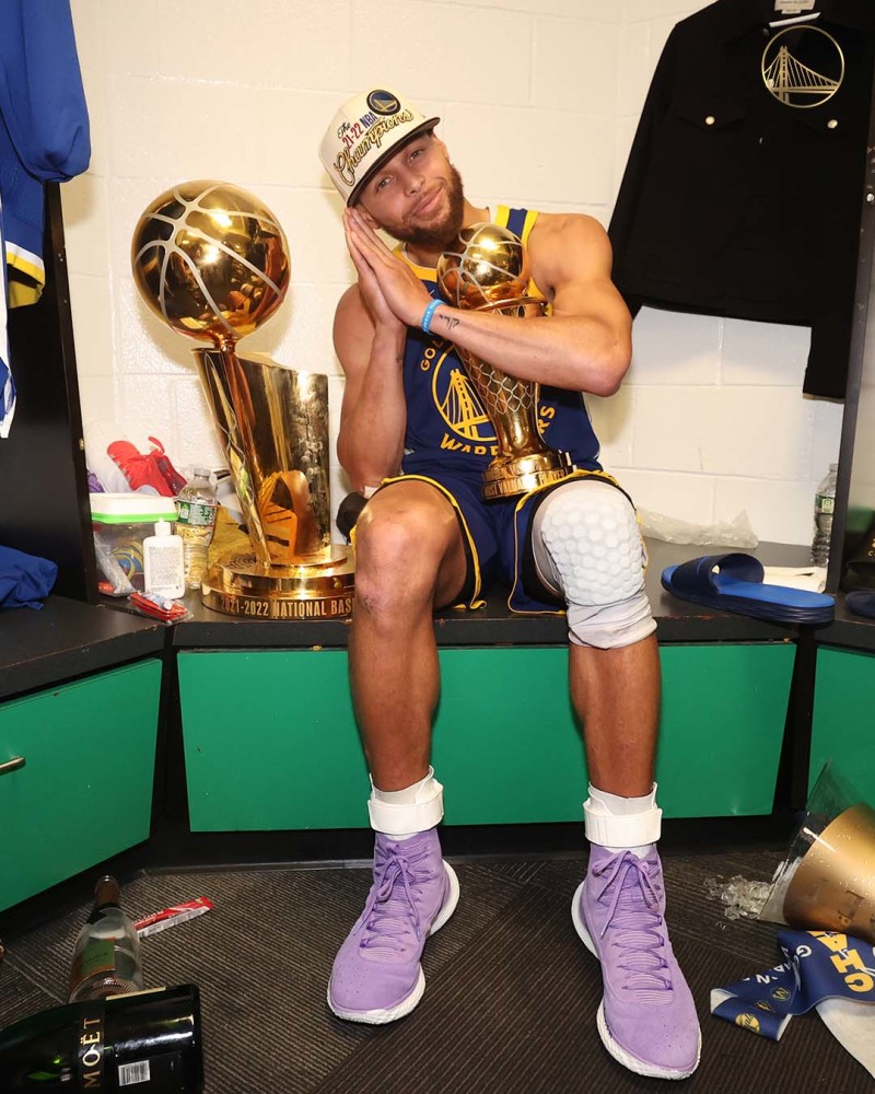 库里夜店狂欢曝光雪茄不离手与全家合影爱妻抱fmvp跳舞嗨翻天