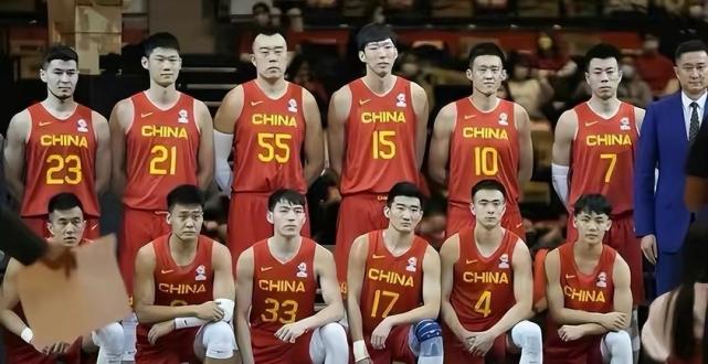 中國男籃12人大名單曝光,徐傑壓哨入選,7名後衛線創新高