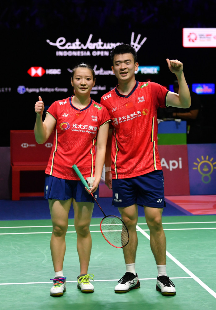 体育羽毛球印尼公开赛郑思维黄雅琼晋级决赛