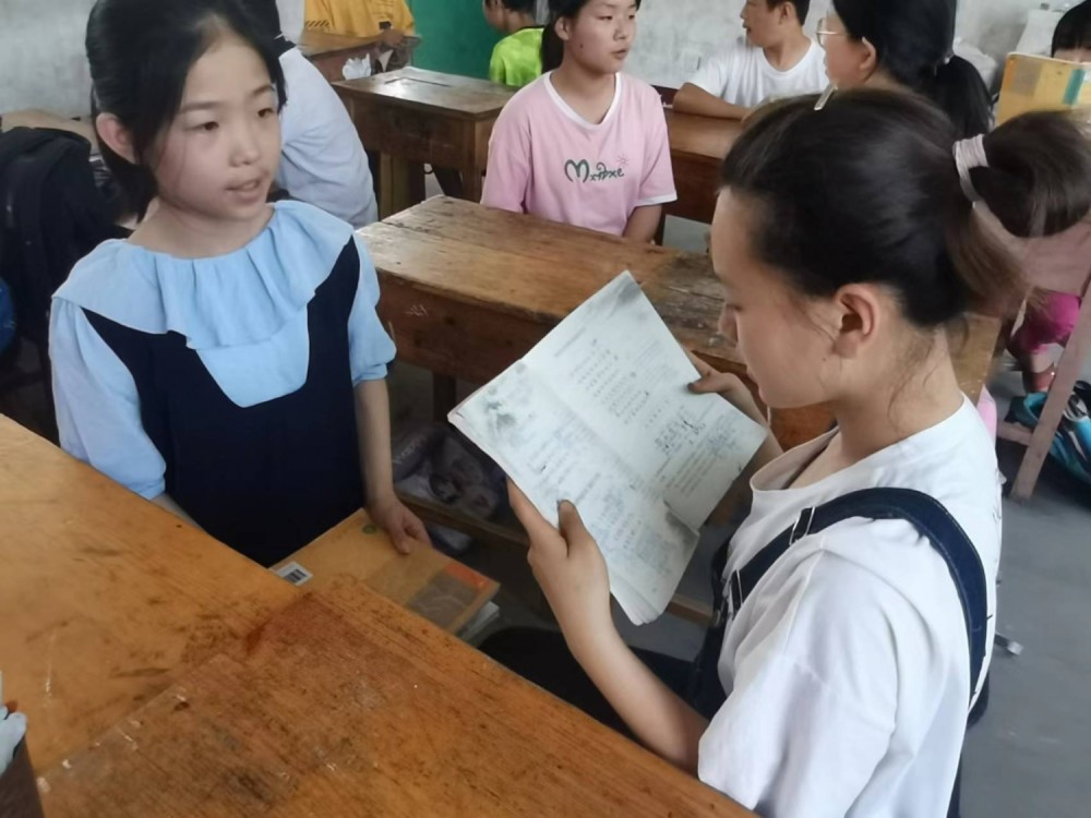 近日,微山县两城镇北薄小学举行本学期的古诗文检测活动.