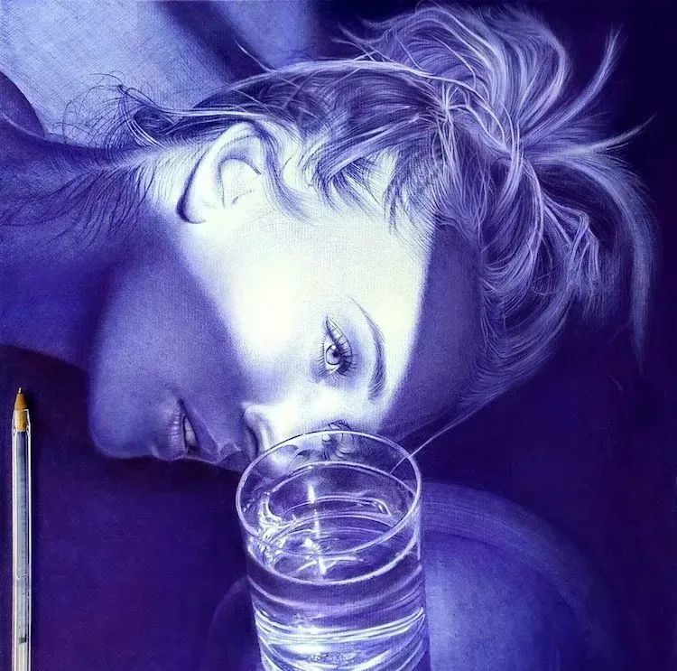 他的圆珠笔画足够封神画出的超写实女孩把人看呆了