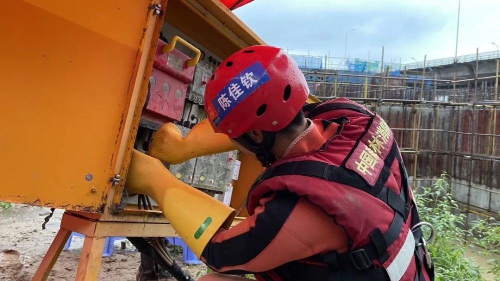 多措并举科学救援坚决守住安全底线