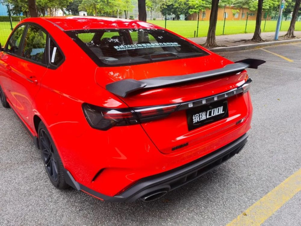 试驾年轻人购车必看车型之一吉利缤瑞cool