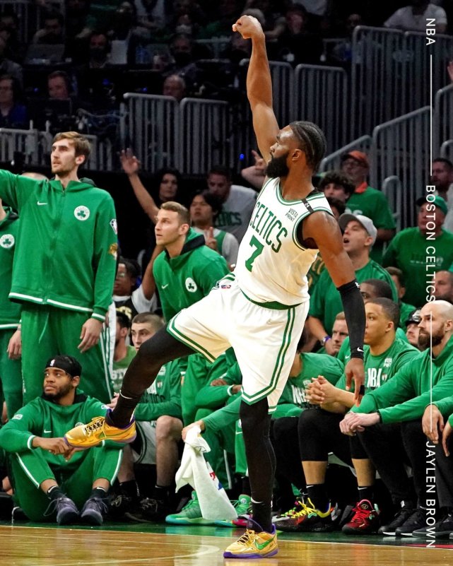 smith报道,随着凯尔特人队打入总决赛,队内两大球星杰伦-布朗和德里克