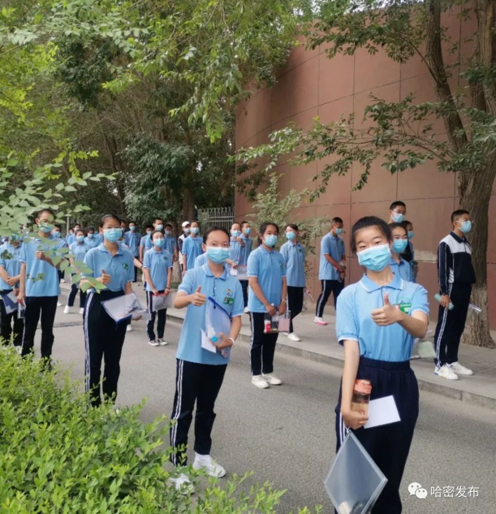 中考首日哈密市6014名考生提笔迎考