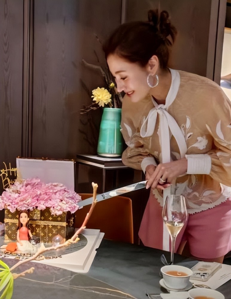 李嘉欣持续庆生:4个奢华蛋糕抢镜,每一个都属于定制级别插图1