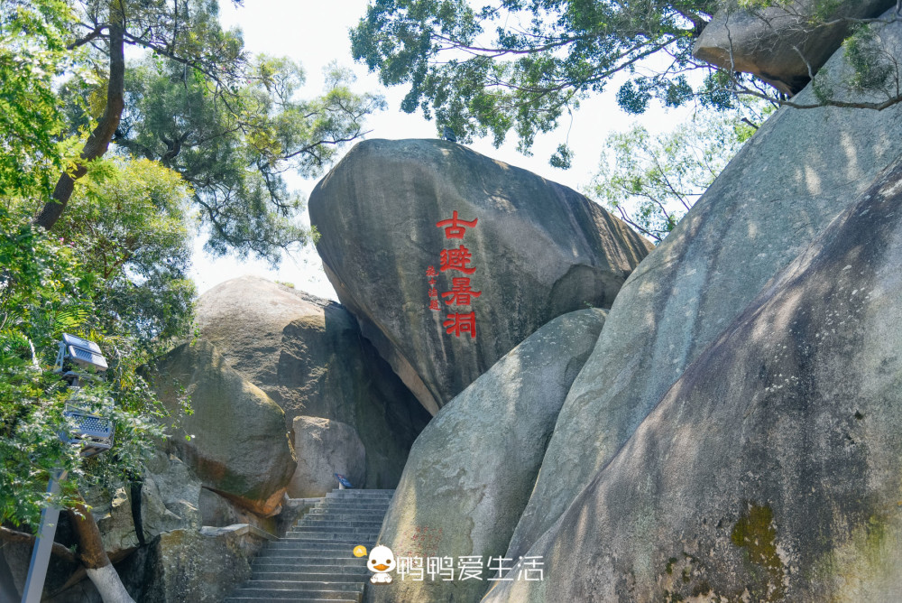 景點標誌,也是制高點,登上日光巖可以俯瞰鼓浪嶼全島,還能遠眺漳州港