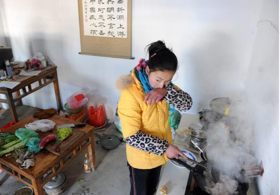 2017年,黄凤如愿考上护理专业,并于2020年回到家乡成为蚌埠五和医院的