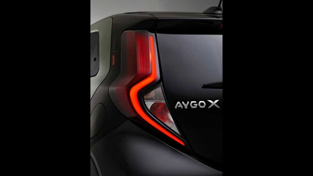 丰田微型小车AygoX，1.0L自吸三缸，TNGA架构，还带敞篷设计