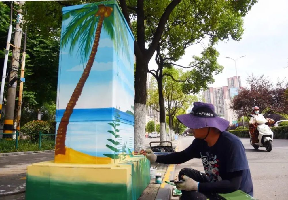 外衣的各类箱体市政配电箱上彩绘各式风景画沙市区江津中路沿线的近日