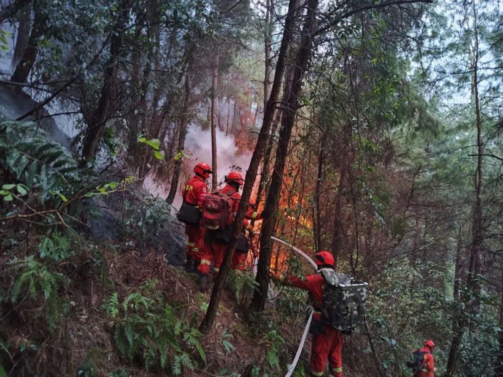 消防员张绍建用爱守护着羌山汶水