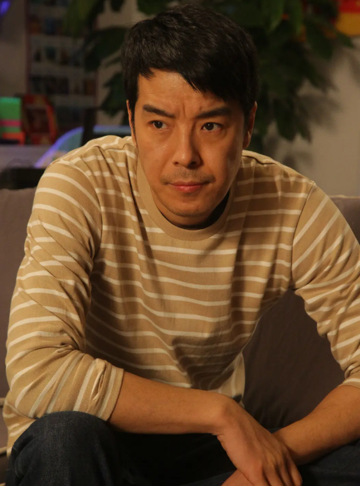 演员海一天娶小9岁二婚妻子婚后生一女一家四口其乐融融