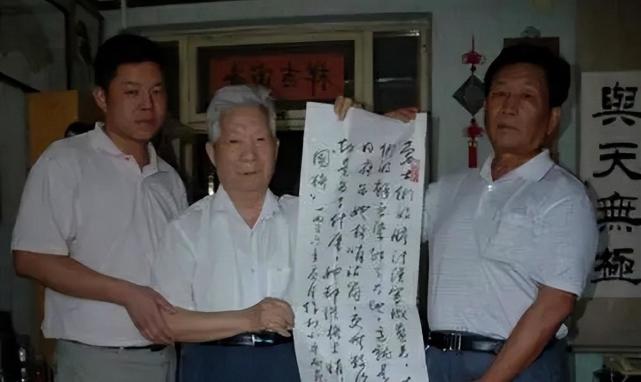 为了争取张逸仙,第二天沈甸之就带着部队前往他家借宿,因为张逸仙母亲