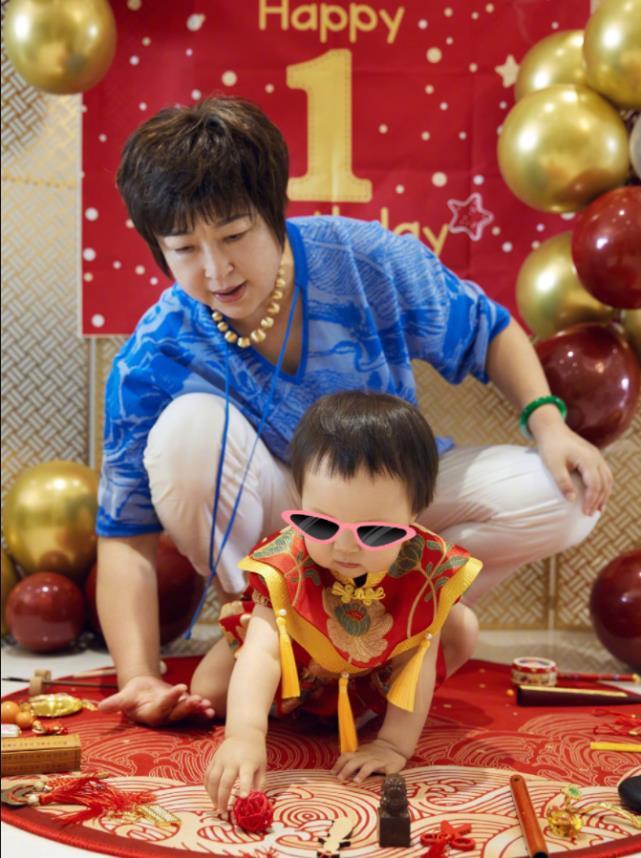 从身体条件来看,惠若琪1米92的身高相当霸道,当然杨臻博的身高也不矮