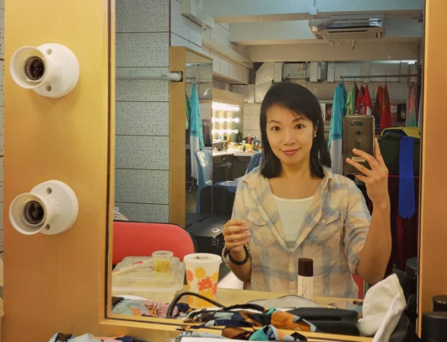 谈到父亲,曾慕雪说他既不是严父也不算慈父,他不太懂得表达爱,但从